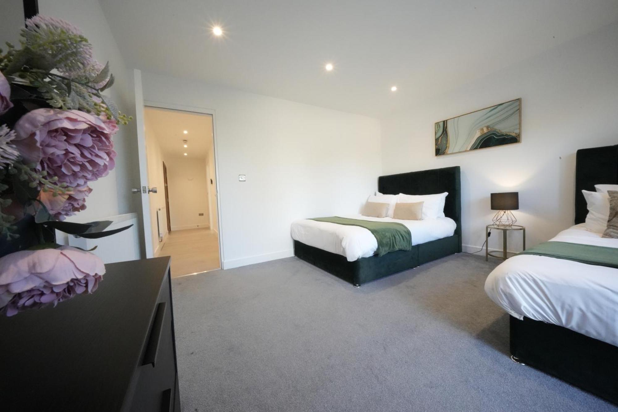 Apartment 10 Min Drive To Airport - Free Parking - 15 Min Bus Ride - Ev Charge Available Stanwell