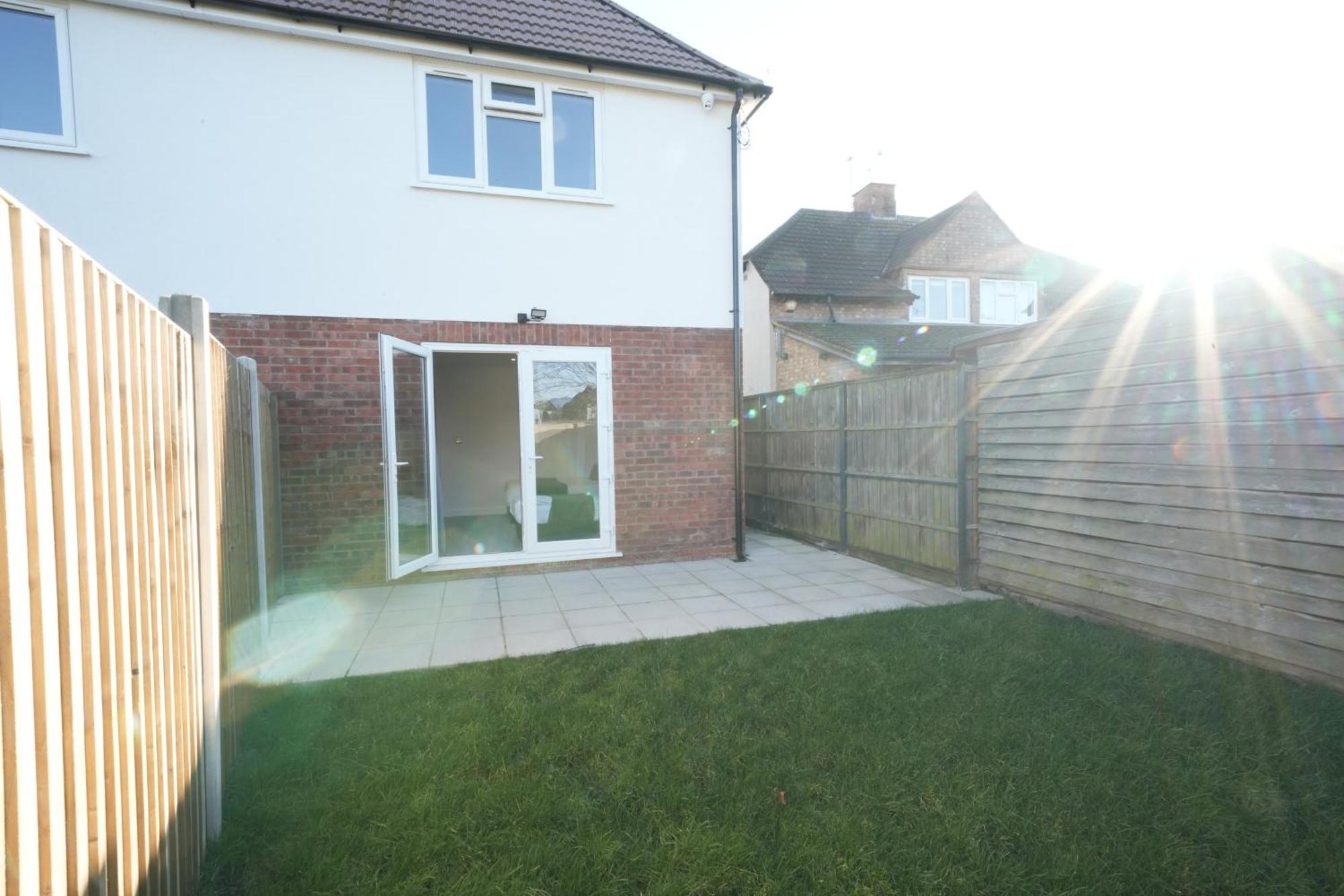 Apartment 10 Min Drive To Airport - Free Parking - 15 Min Bus Ride - Ev Charge Available Stanwell