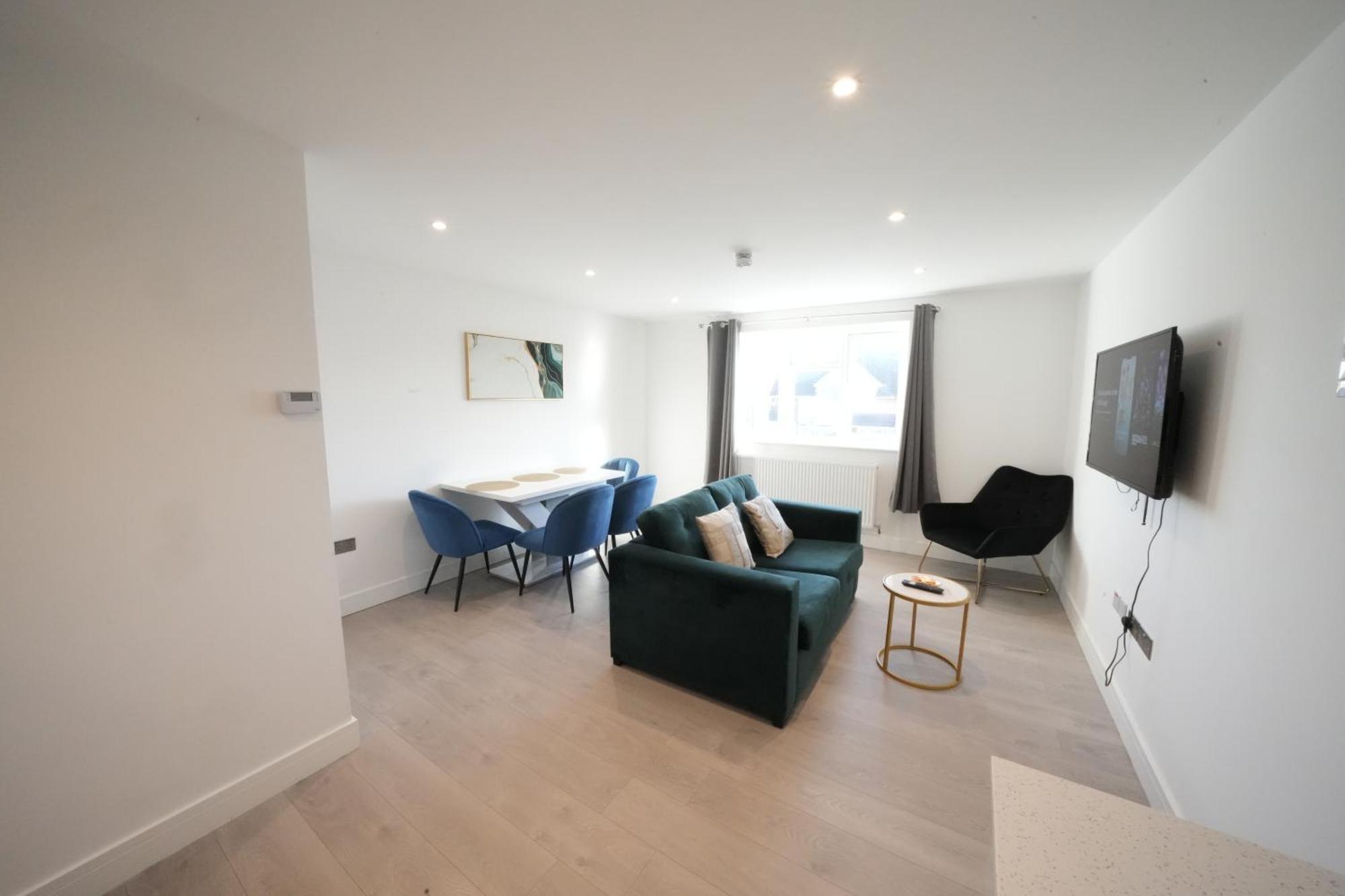 Apartment 10 Min Drive To Airport - Free Parking - 15 Min Bus Ride - Ev Charge Available Stanwell