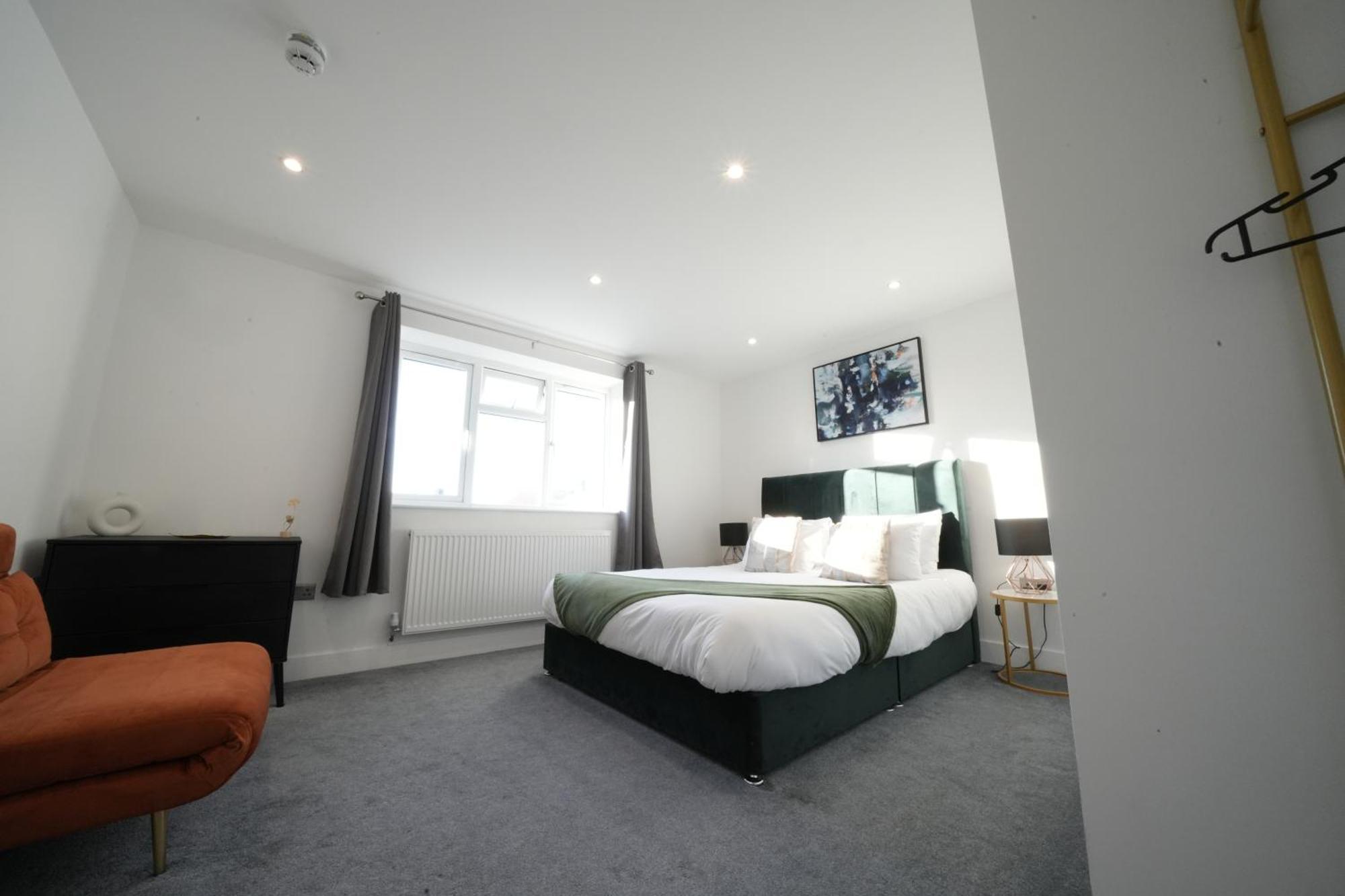 Apartment 10 Min Drive To Airport - Free Parking - 15 Min Bus Ride - Ev Charge Available Stanwell